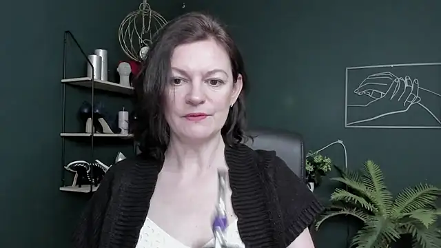 VivianWILD online show from May 15, 6:33 am