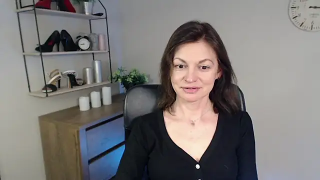Snapshot of VivianWILD chatting on February 12, 10:35 am VivianWILD online show from February 12, 10:35 am