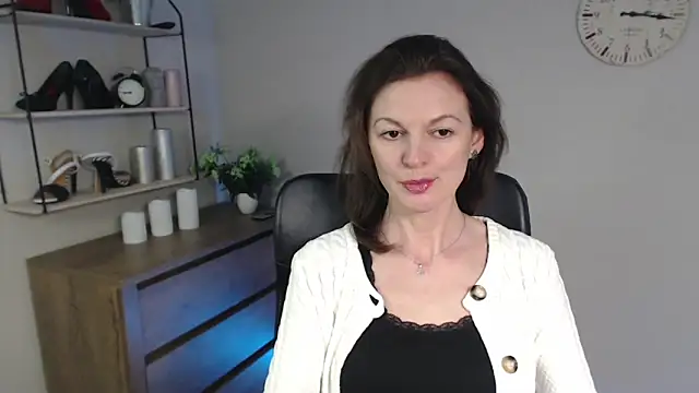 Snapshot of VivianWILD chatting on February 7, 7:40 am VivianWILD online show from February 7, 7:40 am