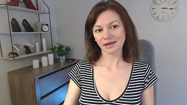 Snapshot of VivianWILD chatting on March 7, 5:29 am VivianWILD online show from March 7, 5:29 am