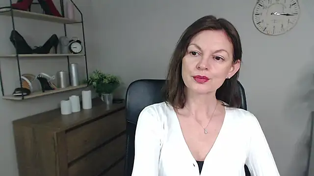 Snapshot of VivianWILD chatting on February 28, 7:48 am VivianWILD online show from February 28, 7:48 am