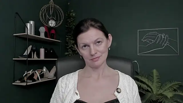 VivianWILD online show from December 18, 7:07 pm