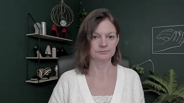 VivianWILD online show from November 27, 7:09 am