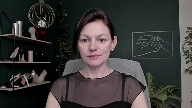 VivianWILD online show from December 15, 8:20 am