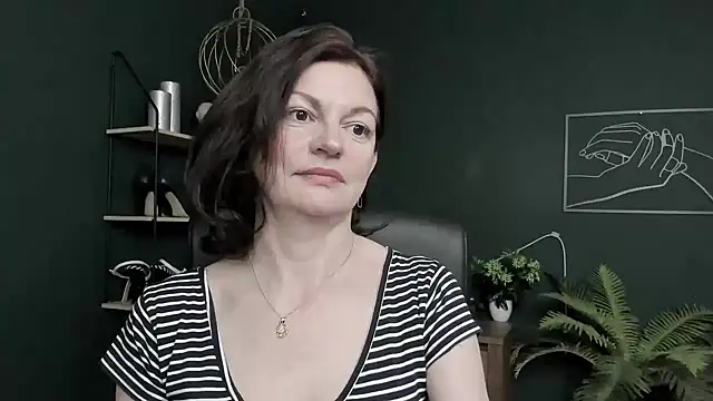 VivianWILD online show from May 21, 6:33 am