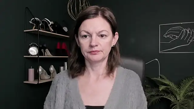 VivianWILD online show from October 28, 7:40 am