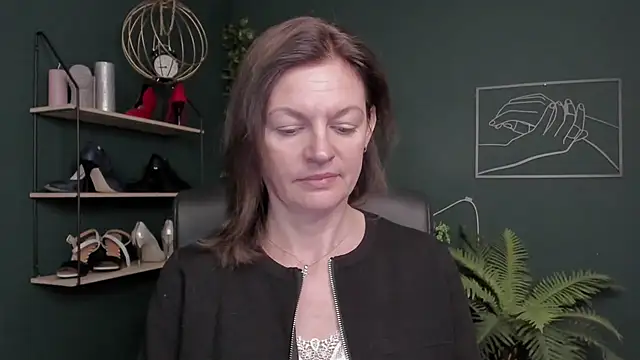 VivianWILD online show from November 12, 9:13 am