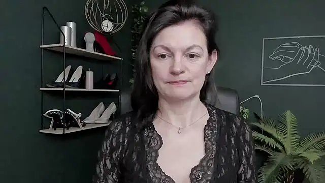 VivianWILD online show from February 27, 7:30 am