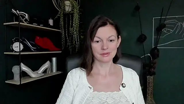 Snapshot of VivianWILD chatting on March 19, 6:57 am VivianWILD online show from March 19, 6:57 am