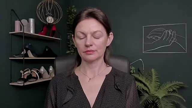 VivianWILD online show from November 13, 7:34 am