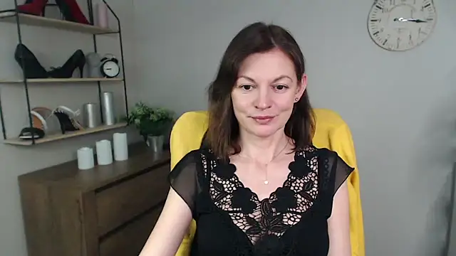 Snapshot of VivianWILD chatting on February 27, 10:01 am VivianWILD online show from February 27, 10:01 am