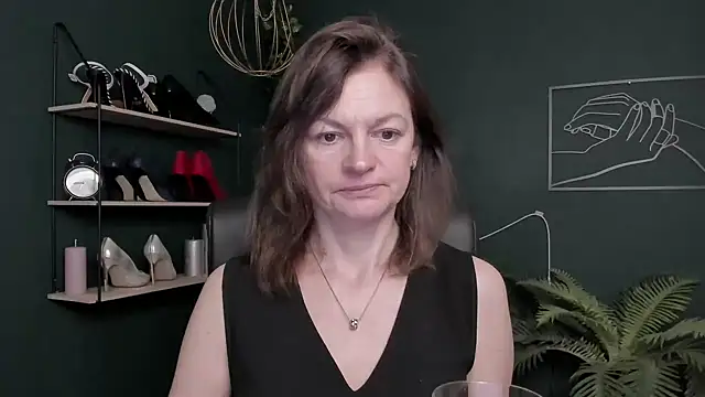 VivianWILD online show from November 4, 6:50 am