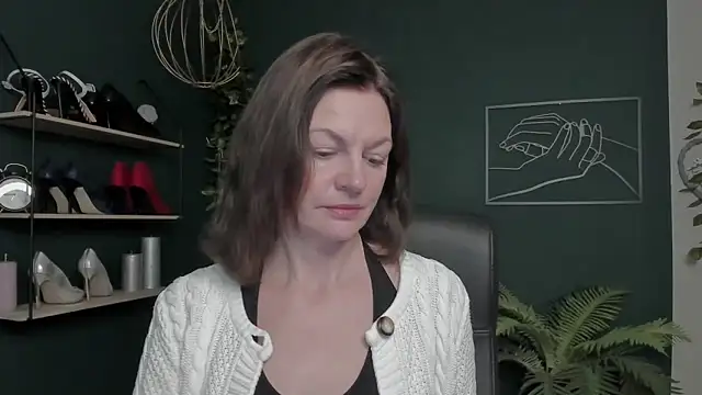 VivianWILD online show from November 10, 7:35 am