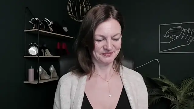 VivianWILD online show from October 29, 7:40 am