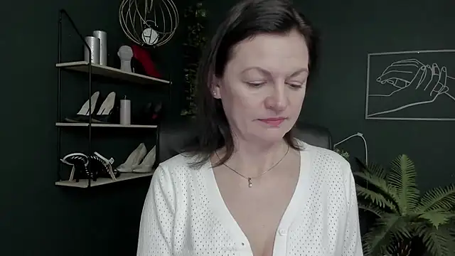 VivianWILD online show from February 28, 6:57 am