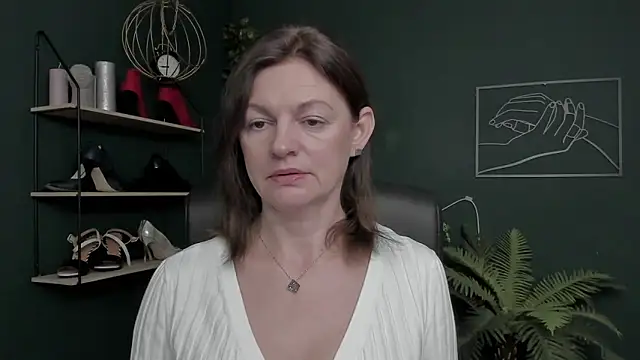 VivianWILD online show from November 14, 8:18 am