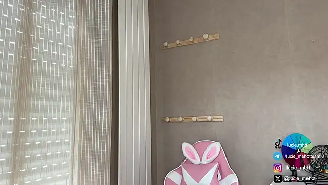 lucie mehott online show from September 28, 7:48 am