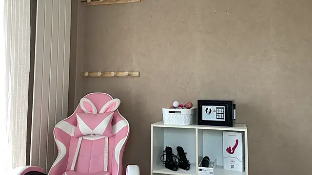 lucie mehott online show from November 30, 9:54 am