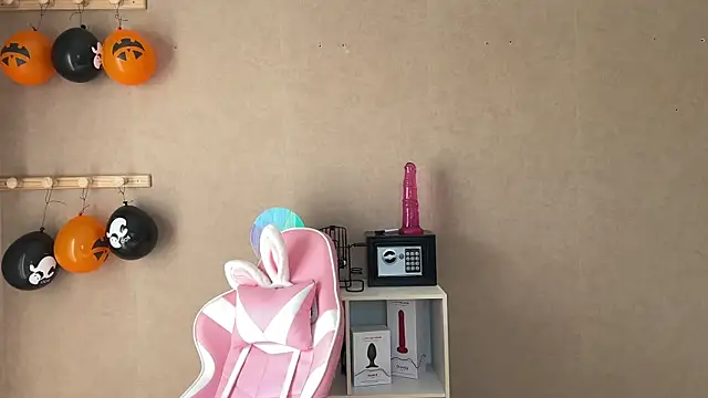 lucie mehott online show from October 7, 9:10 am