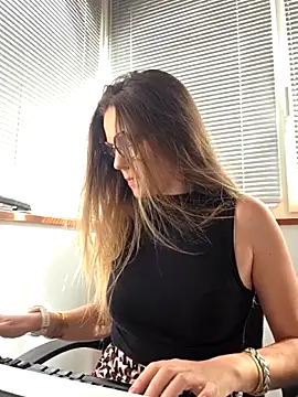 lucie mehott online show from April 27, 8:45 am