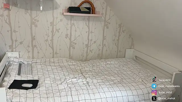 lucie mehott online show from September 26, 9:27 am