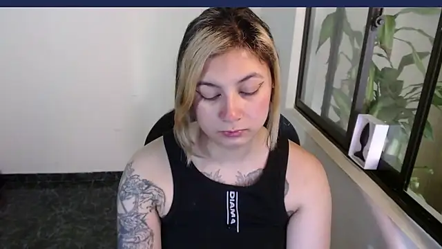 Snapshot of mailer_parsonss chatting on December 13, 8:04 pm mailer parsonss online show from December 13, 8:04 pm