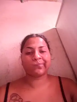 Snapshot of Giselabrunette25 chatting on February 6, 3:08 pm Giselabrunette25 online show from February 6, 3:08 pm