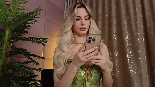 Elliblue online show from November 8, 2:48 am