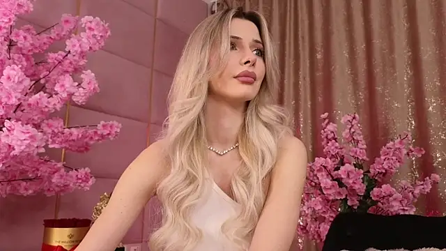 Elliblue online show from December 1, 9:15 pm