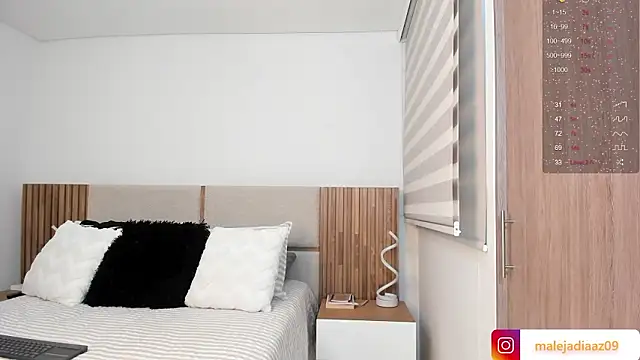 MalejaDiaz  online show from March 24, 8:31 pm