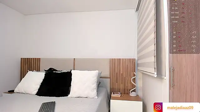 MalejaDiaz  online show from February 5, 5:20 pm