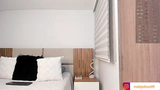 MalejaDiaz  online show from February 12, 5:45 pm