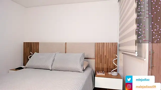 MalejaDiaz  online show from November 27, 8:20 pm