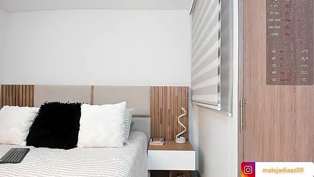 MalejaDiaz  online show from March 8, 12:19 pm