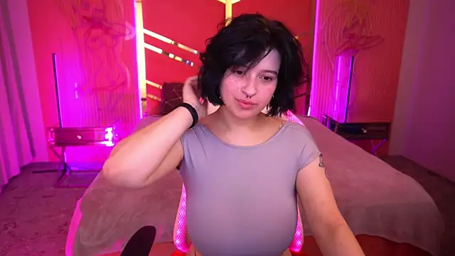 Snapshot of Miki_Kivi chatting on February 2, 8:41 pm Miki Kivi online show from February 2, 8:41 pm