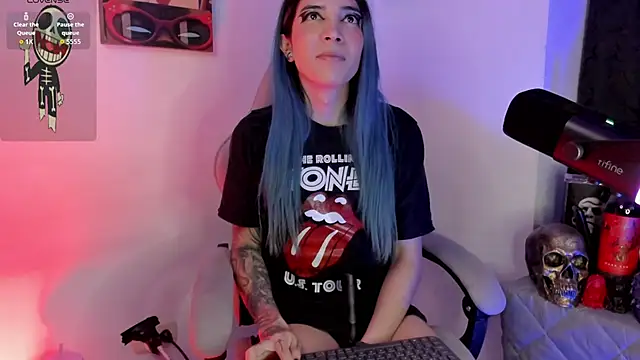 sofi pretty uwu- online show from May 16, 12:53 am