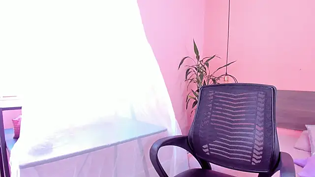 Snapshot of Alana_Suares1 chatting on September 9, 8:18 pm Alana Suares1 online show from September 9, 8:18 pm
