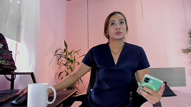 Snapshot of Alana_Suares1 chatting on September 25, 8:26 pm Alana Suares1 online show from September 25, 8:26 pm