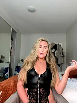 Snapshot of heidihulaa chatting on October 15, 7:27 am heidihulaa online show from October 15, 7:27 am