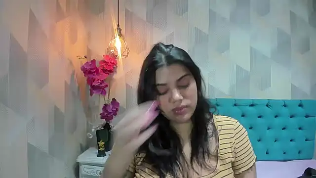 LindaBreeS online show from May 17, 1:55 pm