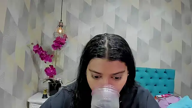 LindaBreeS online show from October 10, 1:45 pm
