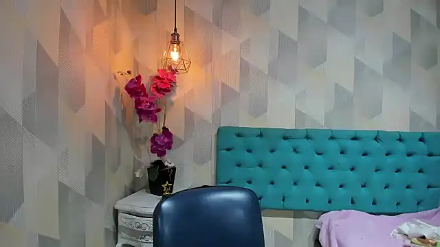 LindaBreeS online show from May 29, 1:06 pm