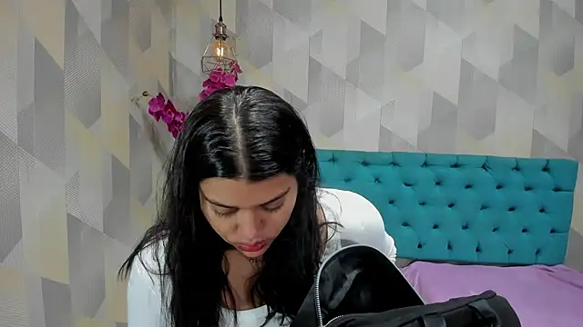 LindaBreeS online show from October 21, 1:21 pm