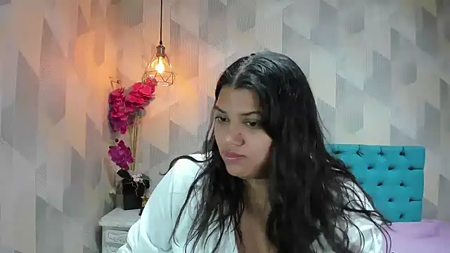 LindaBreeS online show from May 20, 2:25 pm