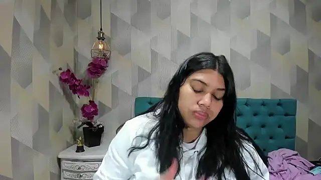 LindaBreeS online show from September 26, 2:35 pm