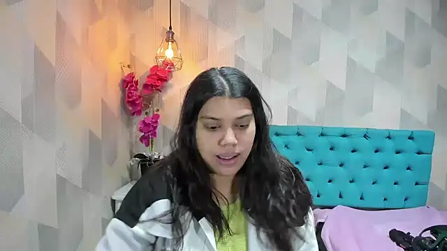 LindaBreeS online show from July 2, 4:18 am