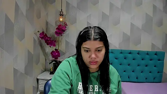 LindaBreeS online show from October 18, 12:40 pm