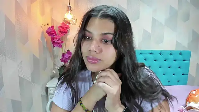 LindaBreeS online show from June 18, 2:11 pm