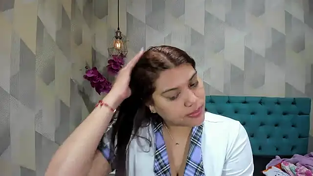 LindaBreeS online show from September 19, 1:04 pm