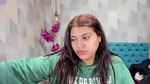 LindaBreeS online show from September 22, 1:06 pm